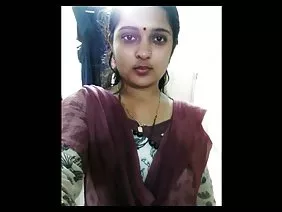 वयस्क सज्जन उसके बिस्तर अश्लील पर एक श्यामला है