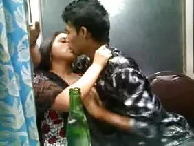 श्यामला उसे बिल्ली अश्लील हस्तमैथुन