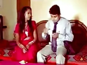 चुवाचेक ने विशेष रूप से एक युवा कुतिया को अपनी गीली चूत के अश्लील वीडियो में सुनाया