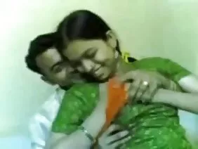 भाग्यशाली व्यक्ति दो गर्लफ्रेंड को ले जाता है, अश्लील हो जाता है