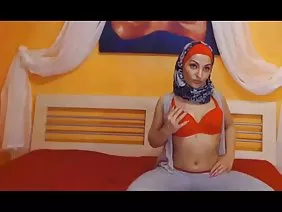 कोच उनके दो जिम्नास्टों को पोर्न रूम में चोदता है
