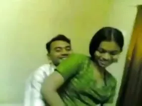 सेक्सी प्यारी उसके सेक्सी अश्लील रूपों को दिखाती है