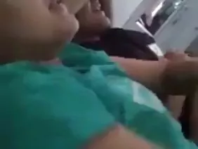 ड्यूड अच्छा बेकार कार में अजीब लड़की