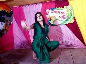 सोने के लिए एक युवा लड़की दिया और उसे गधा अश्लील में गड़बड़ कर दिया