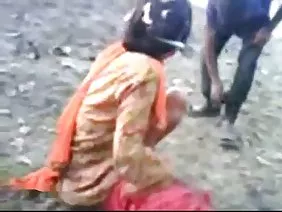 गधे में शुरू होता है और मुंह में पोर्न खींचता है