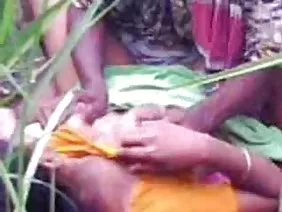 रेडहेड लेस्बियन उसका गोरा प्रेमिका अश्लील मनोरंजन करता है
