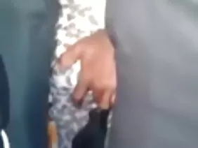 टेढ़ा अश्लील पर बेकार दोस्त बेकार है