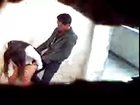 मुस्कुराते हुए बेब अच्छी तरह से मुर्गा आदमी अश्लील मरोड़ते