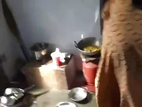 रसदार समलैंगिकों छेद और एक थरथानेवाला अश्लील के साथ शरारती चाटना