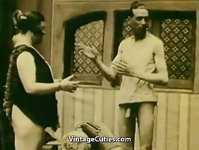 बड़े परिपक्व स्तन के साथ परिपक्व महिला अश्लील हस्तमैथुन