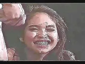 एक छोटे से सदस्य के साथ पिकापर ने पार्क पोर्न में सेक्स के लिए एक रूसी श्यामला फैलाया