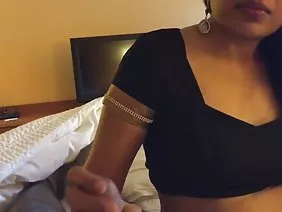 मैंने सौना में एक फूहड़ का आदेश दिया और कड़ी मेहनत से उसकी अश्लील चुदाई की