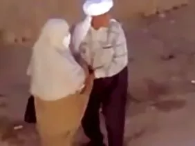 एक खूबसूरत पोर्न कोर्सेट में एक लड़की के साथ कोमल बकवास