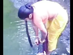 लड़की Kmeru के लिए बन गया है और अश्लील बकवास करना चाहता है