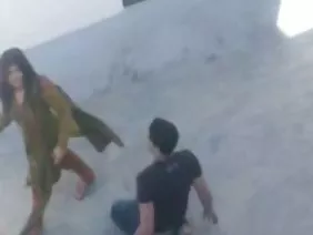खूबसूरत अधोवस्त्र में लड़कियां अपने दोस्त के बड़े डिक अश्लील पर यौन कूदते हैं